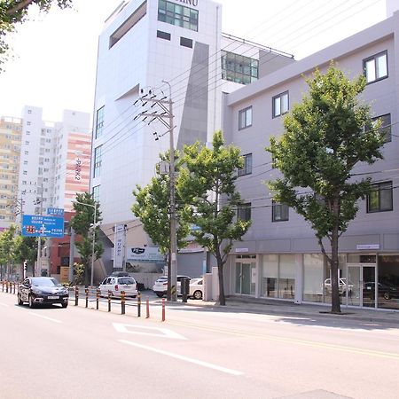 Wood House Hotel Busan Bagian luar foto