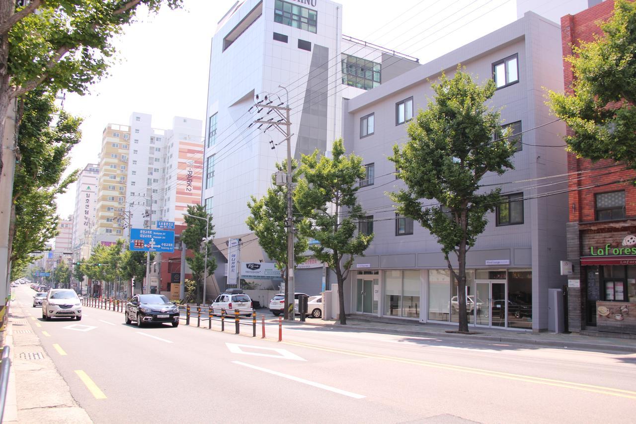 Wood House Hotel Busan Bagian luar foto