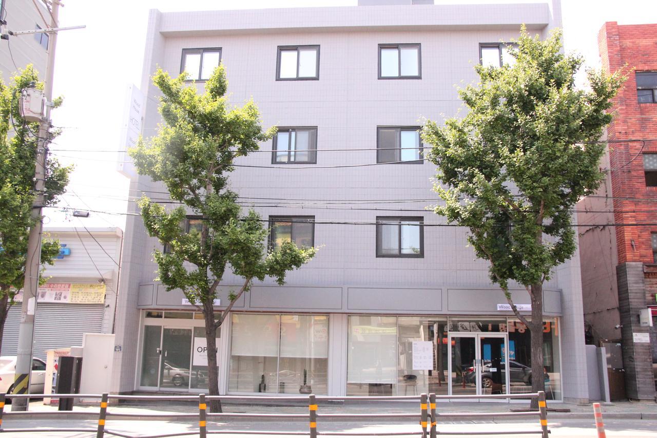 Wood House Hotel Busan Bagian luar foto