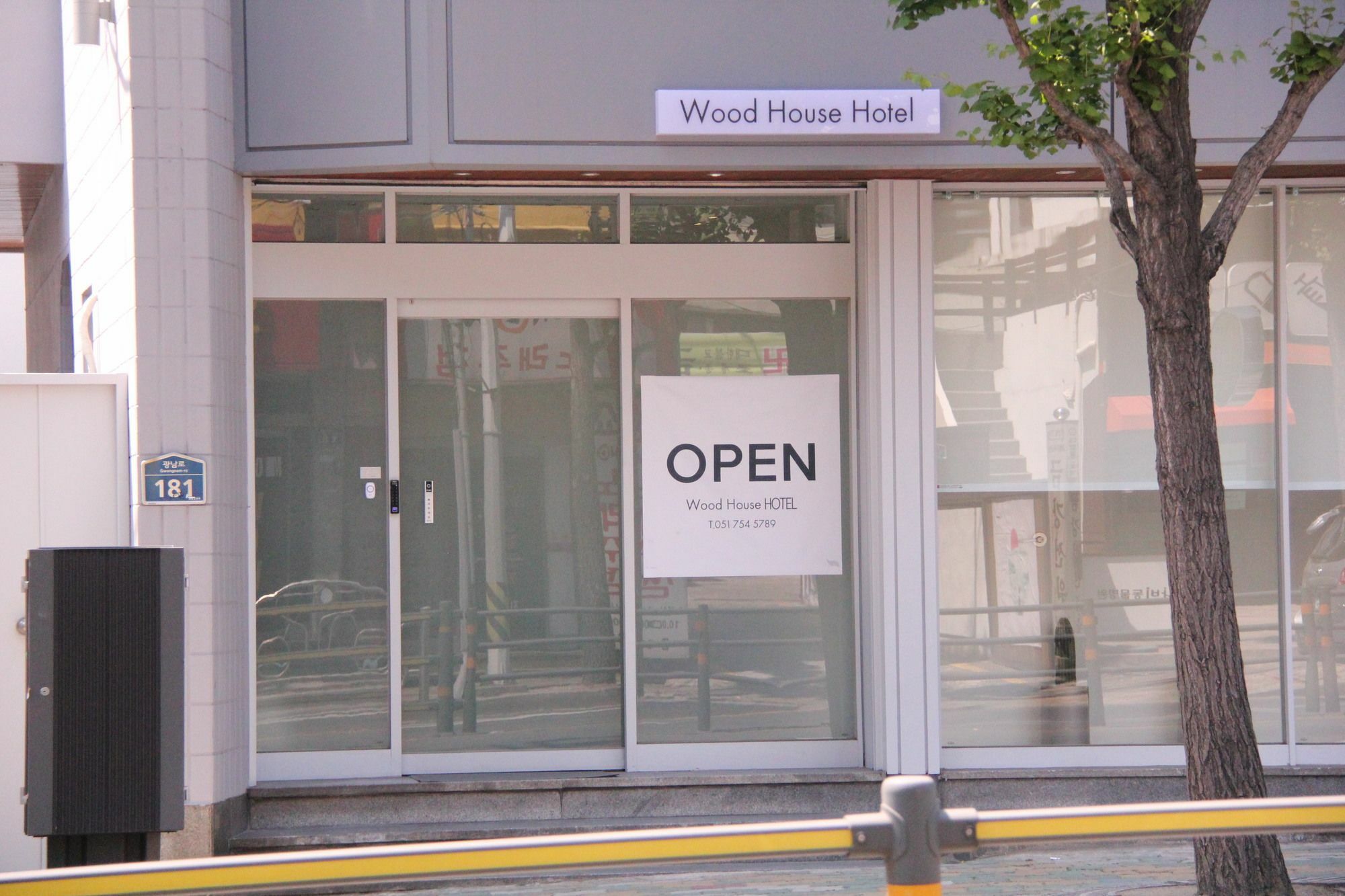 Wood House Hotel Busan Bagian luar foto