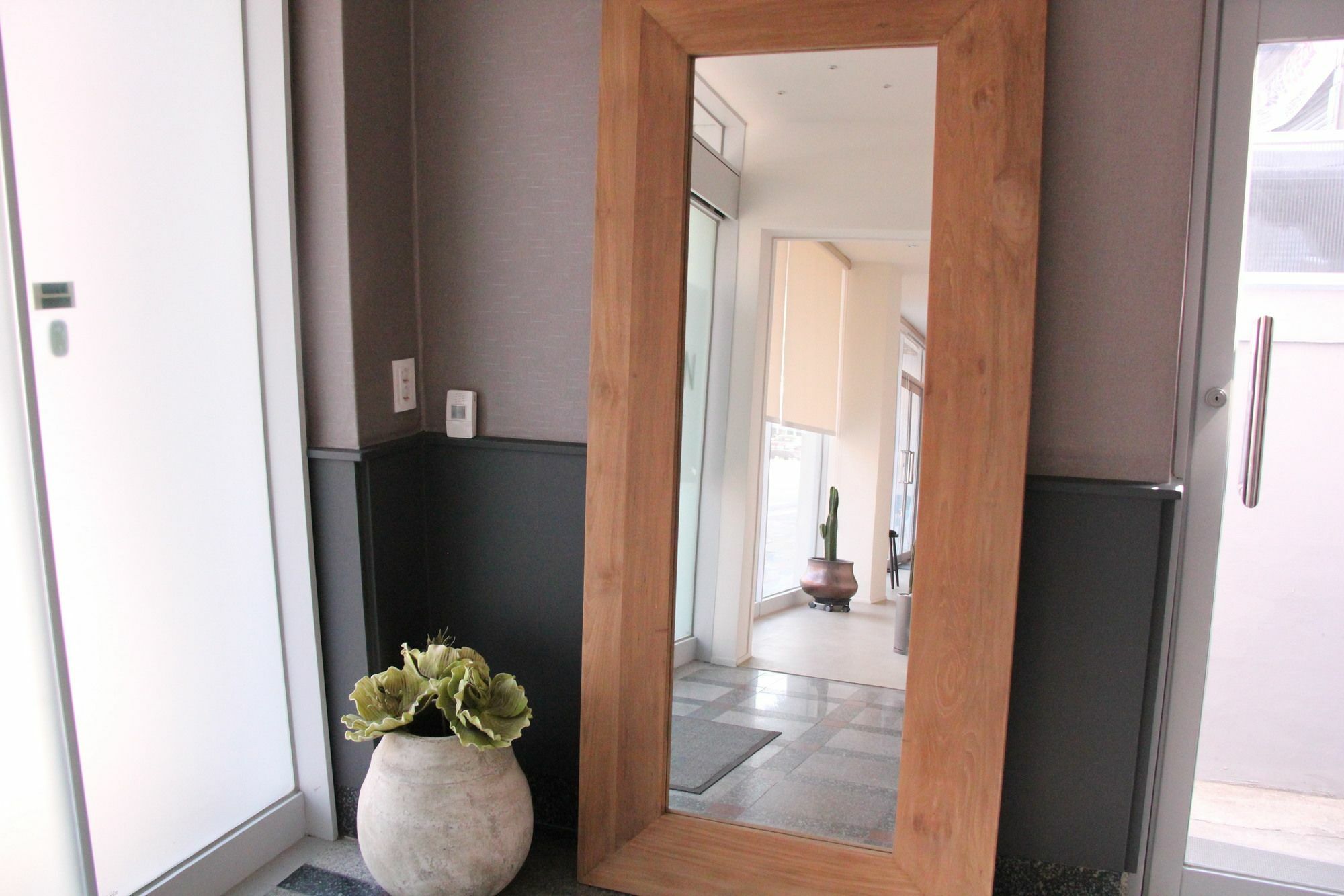 Wood House Hotel Busan Bagian luar foto